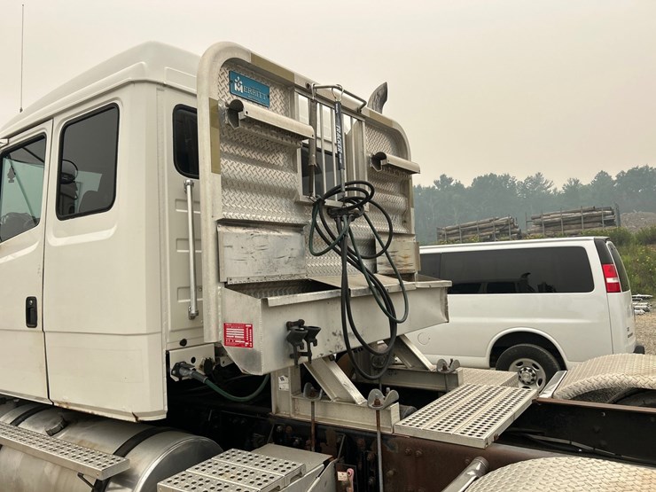 2003-freightliner-fl112-image-71