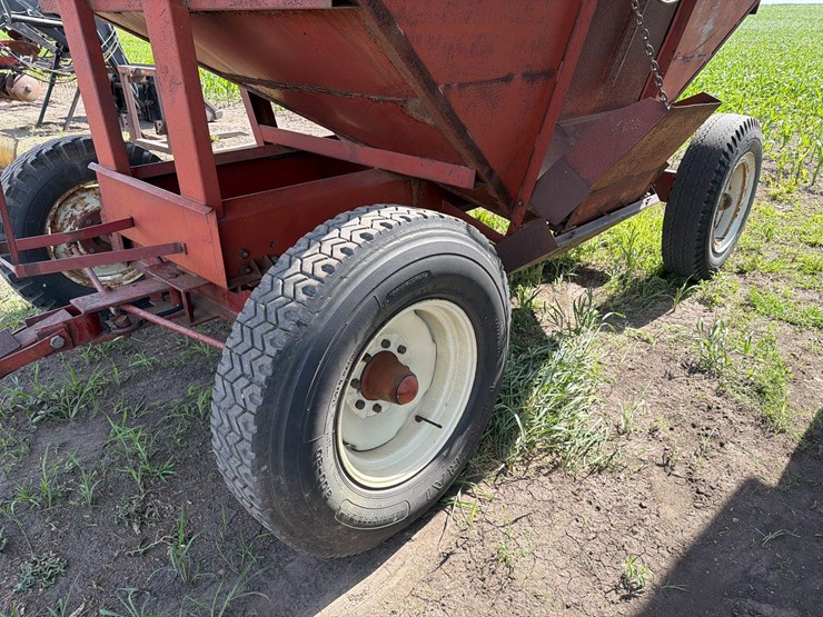 m&w-350-bushel-gravity-wagon-image-6