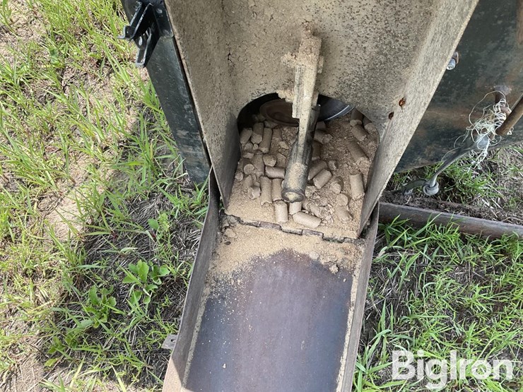 1500-lb-cake-feeder-image-11