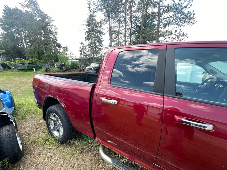 2011-dodge-1500-image-32