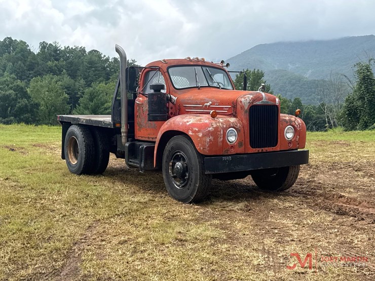 1963-b-model-mack-truck-image-1
