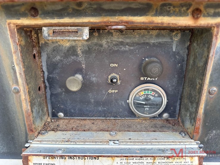 ingersoll-rand-175-towable-air-compressor-image-14