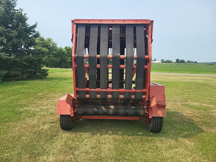 gehl-1600-round-baler-image-4