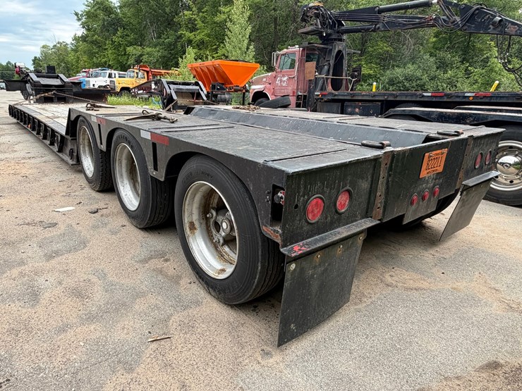 #1500-•-tri-axle-lowboy-trailer-image-3