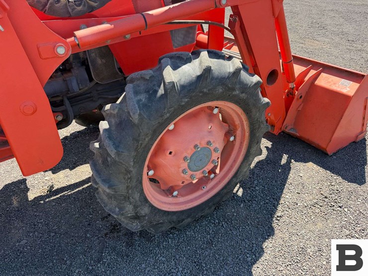 kubota-m6800-image-30