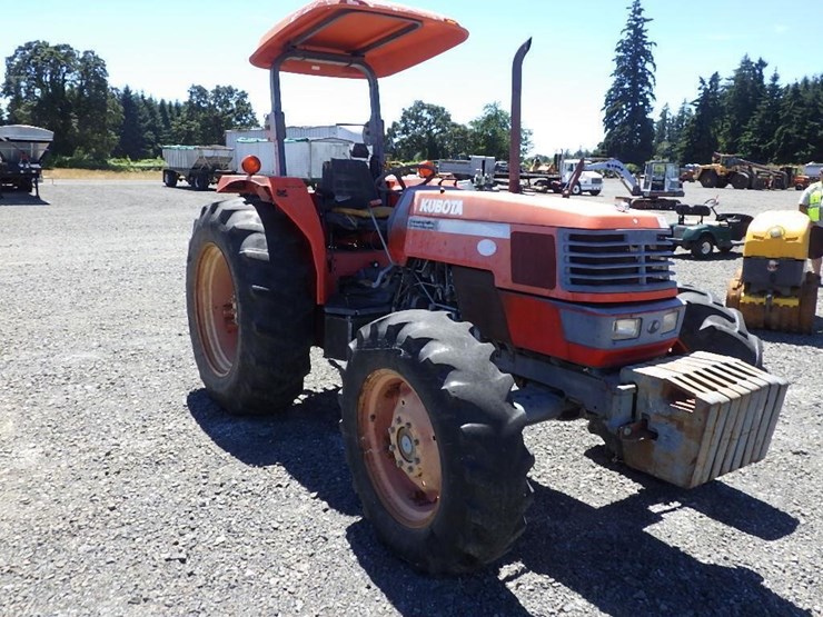 kubota-m900-tractor-image-3