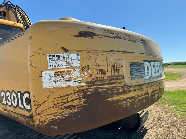 deere-230-lc-image-15