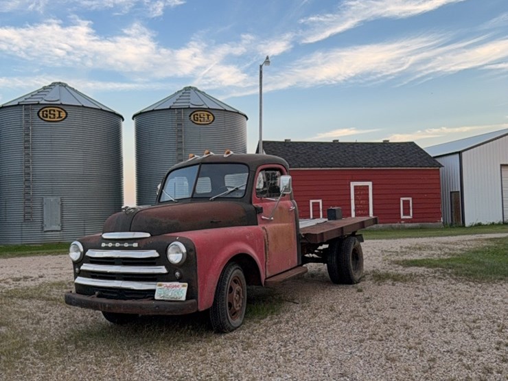 1948-dodge-one-ton-with-flatbed-image-11