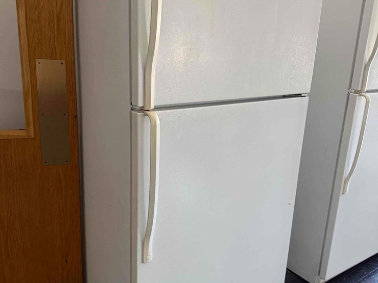 refrigerator/-freezer-combo-image-2
