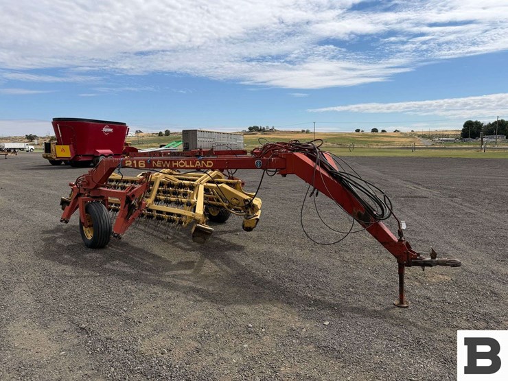 new-holland-216-image-6
