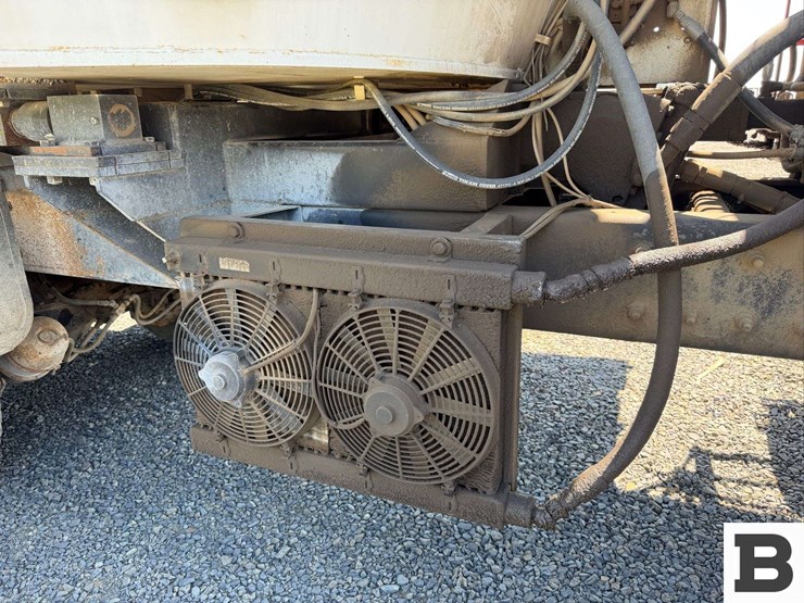 2002-mack-ch613-image-15
