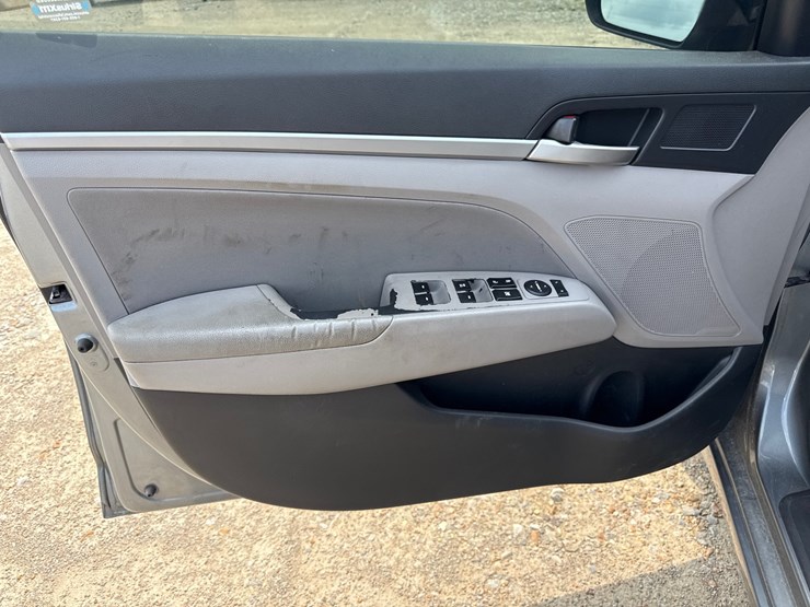 #42717-•-2019-hyundai-elantra-sedan-kmhd84lf4ku743043-inv#-42717-image-20