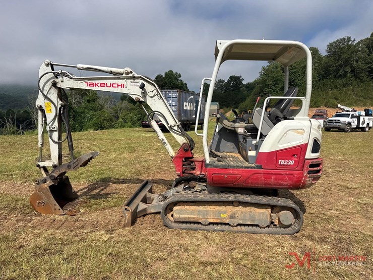takeuchi-tb230-image-2
