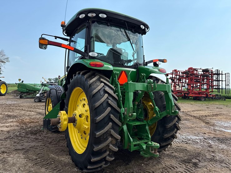 2013-john-deere-8235r-image-3
