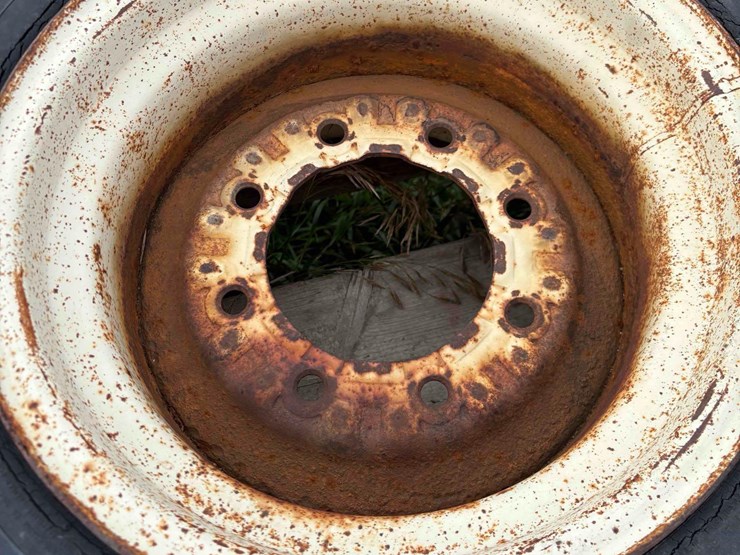 3---8-bolt-rims-&-tires-image-10