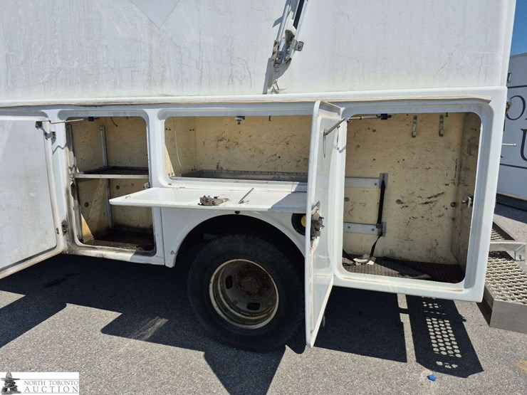 2011-ford-f350-image-23
