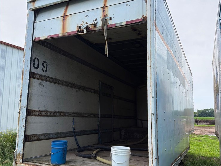 wabash-28ft-semi-van/spray-trailer-image-4