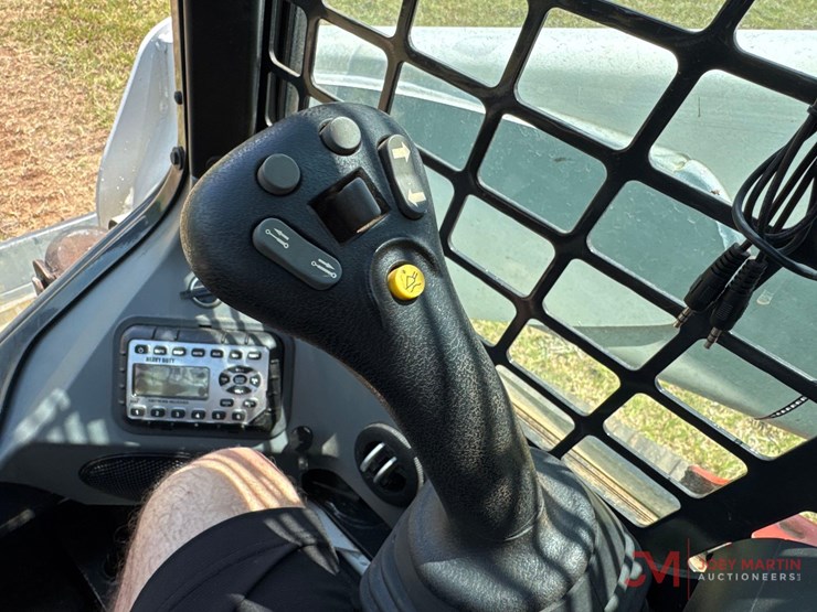 2023-bobcat-t770-image-19