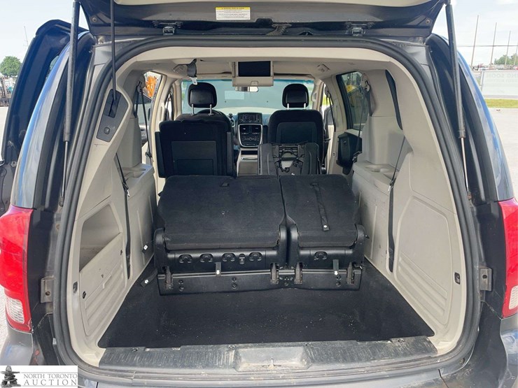 2012-dodge-grand-caravan-crew-image-21