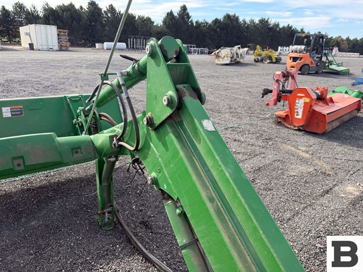 2019-john-deere-520m-image-17