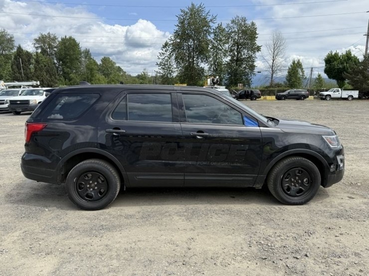 2019-ford-explorer-image-3