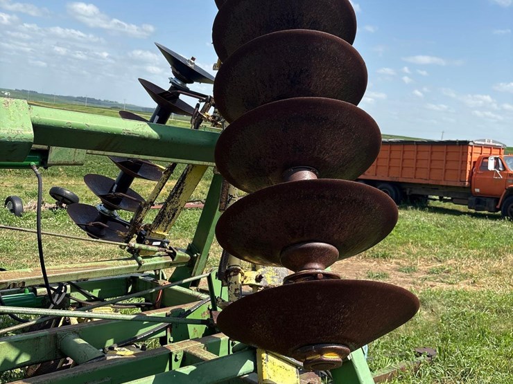 john-deere-230-image-22