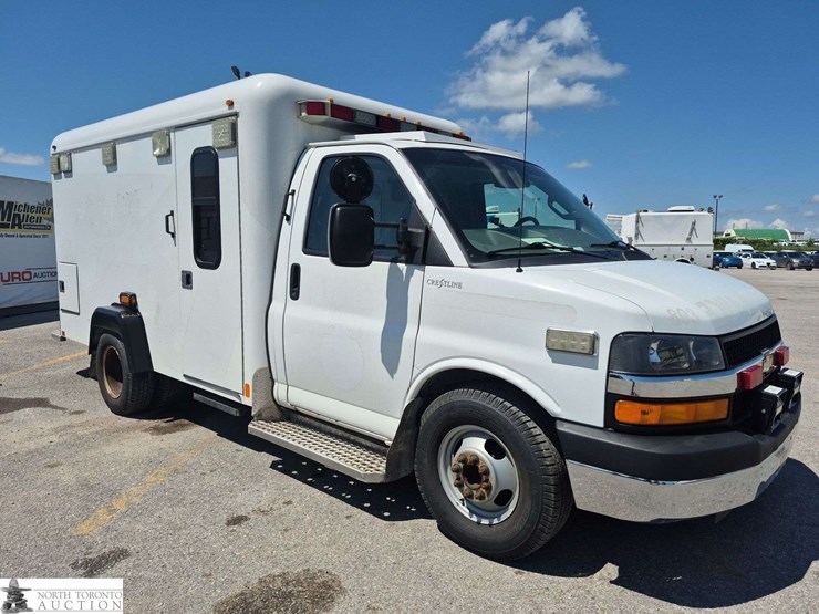 2017-chevrolet-express-s/a-cube-van-image-3