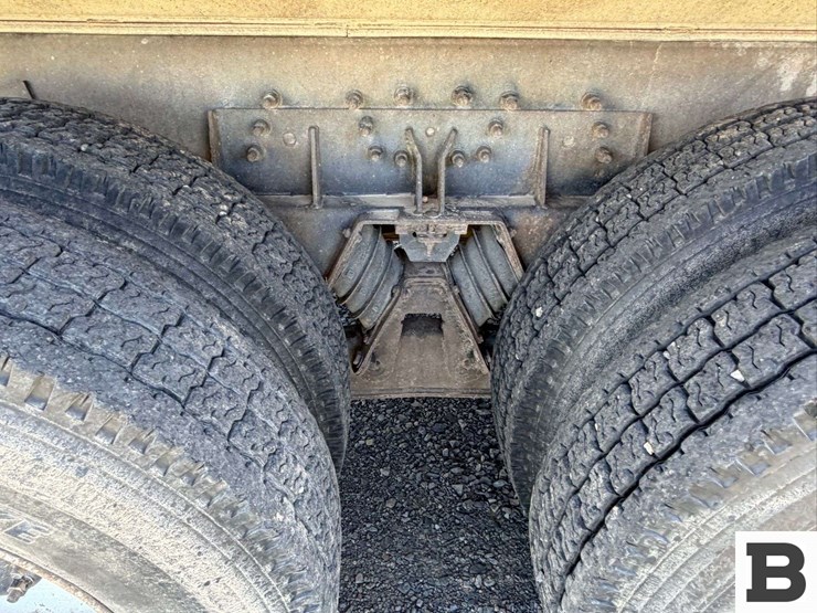 2001-mack-cl713-image-30