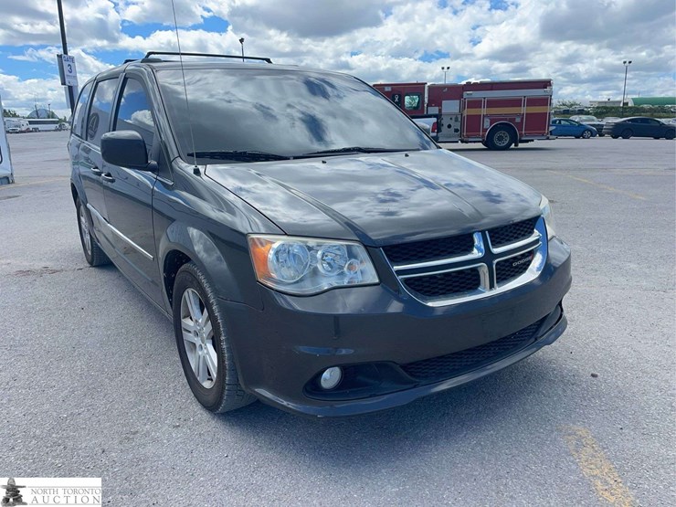 2012-dodge-grand-caravan-crew-image-3