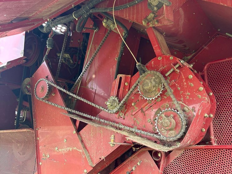 2006-international-2388-axle-flow-combine-image-48