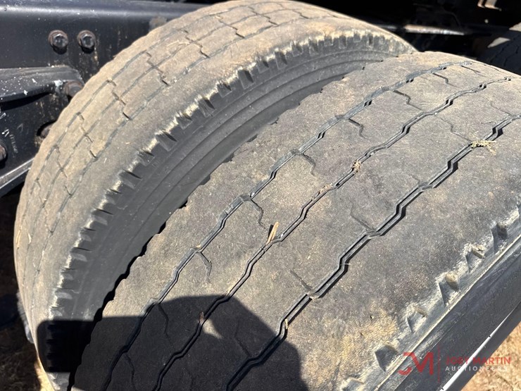 2013-kenworth-t660-image-11
