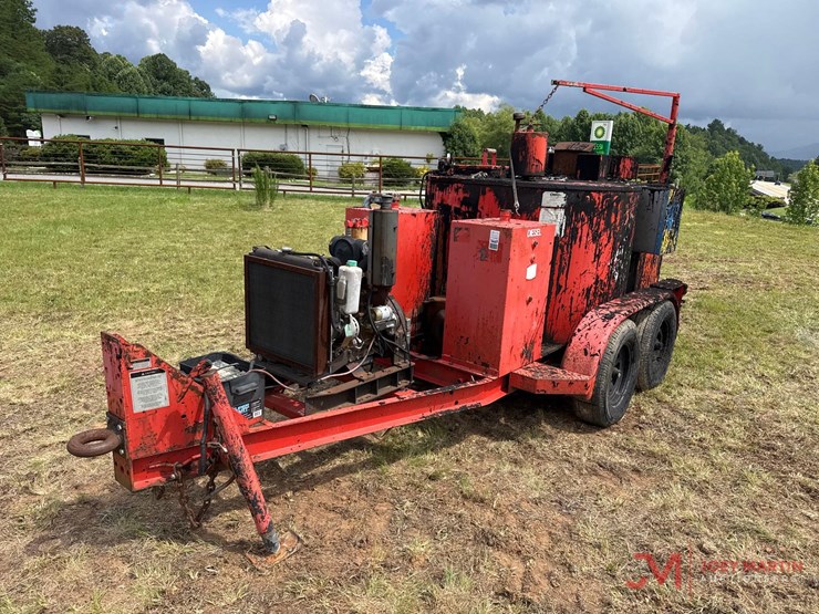 crafco-e-z-pour-200-gallon-tack-trailer-image-6