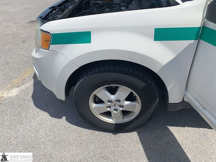 2011-ford-escape-image-19