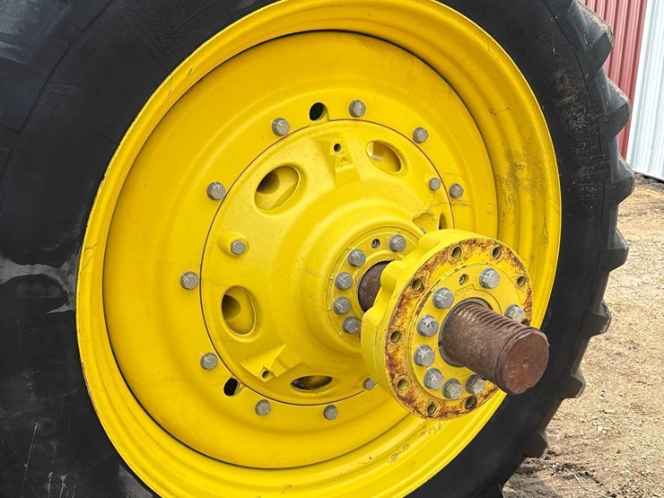 2013-john-deere-8235r-image-28