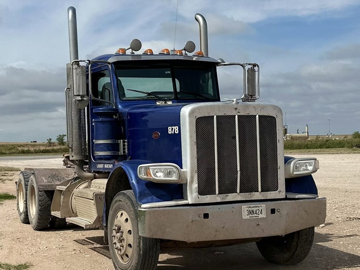 2015-peterbilt-389-image-2