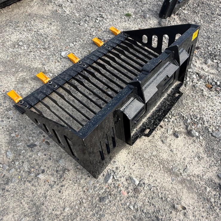 #48842 • Unused Future RB44 43" Skid Steer Rock Bucket ZTXYSCD260215