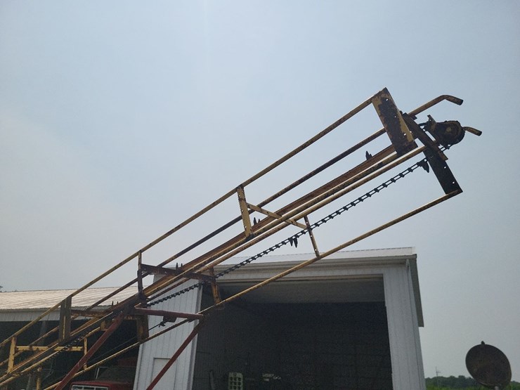 new-holland-bale-conveyor-w/transport-tires-and-electric-motor-image-22