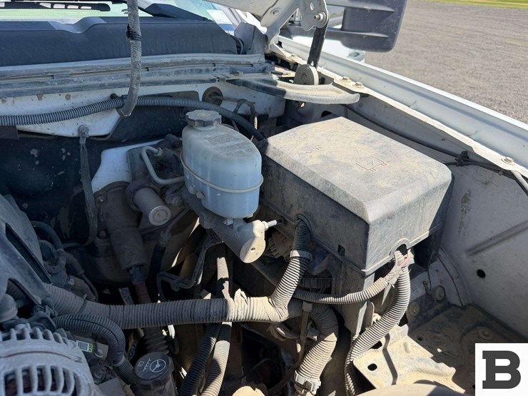 2013-chevrolet-silverado-3500-image-23