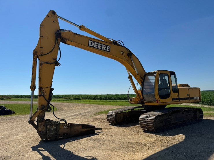 deere-230-lc-image-1