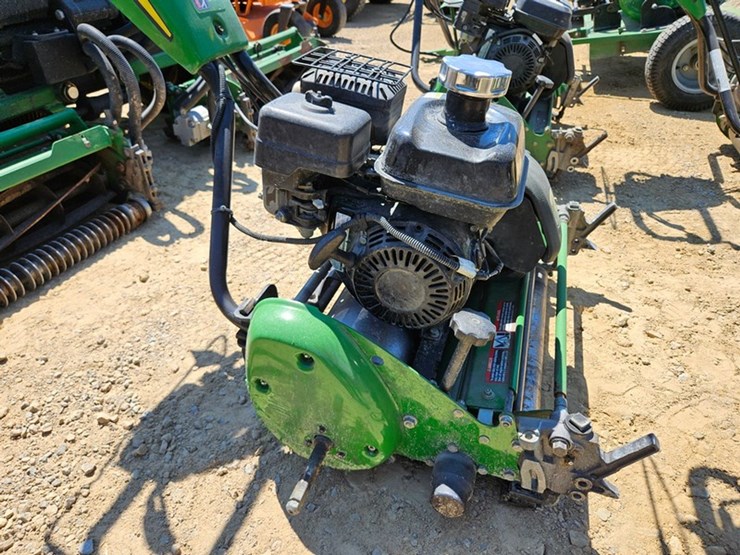 john-deere-220-image-13