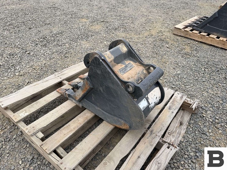 bobcat-12"-bucket-image-3