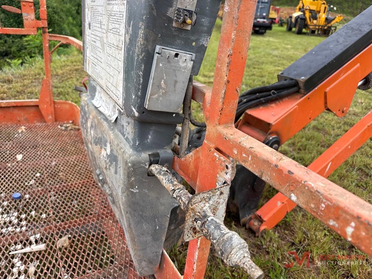 2017-jlg-660sj-image-15