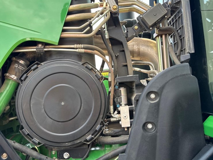 2013-john-deere-8235r-image-66