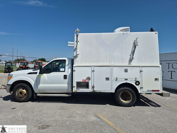 2011-ford-f350-image-8
