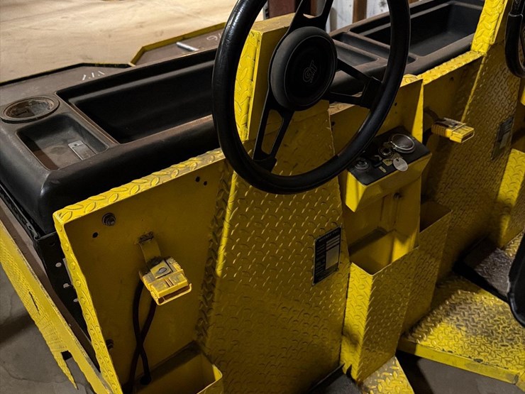 motrec-e260-electric-utility-cart-*needs-battery*-image-4