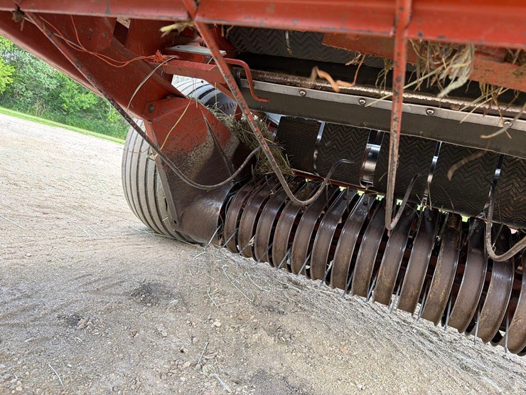 hesston-555t-image-21