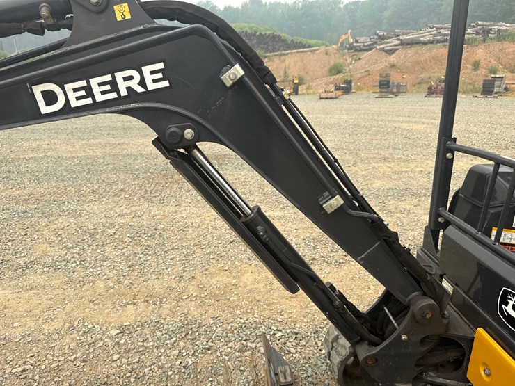 2023-deere-17g-image-17