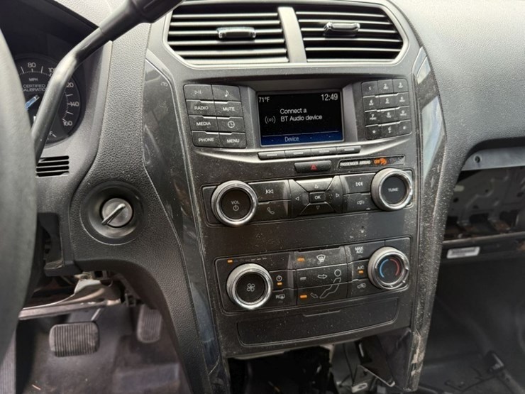 2019-ford-explorer-image-30