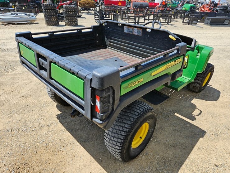 2016-john-deere-gator-image-5