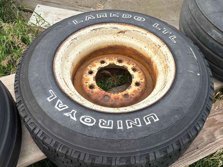 3---8-bolt-rims-&-tires-image-9
